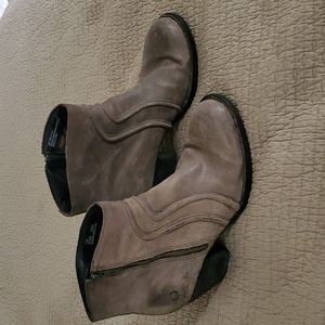 Born Distressed Gray Women's Boots D77222 size 11